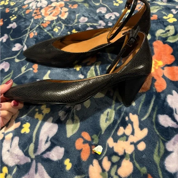 Franco Sarto Black Textured Women's Shoes - Picture 2 of 6